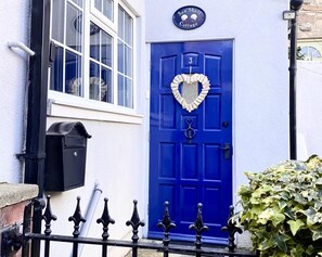 Exterior detail - 2 Bed in Whitby (oc-w985) (Whitby)