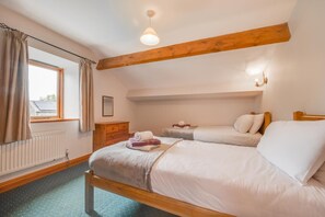 Iron/ironing board, free WiFi, bed sheets - 6 Bed in Tosside Near Settle (oc-ds102) (Ribble Valley District)