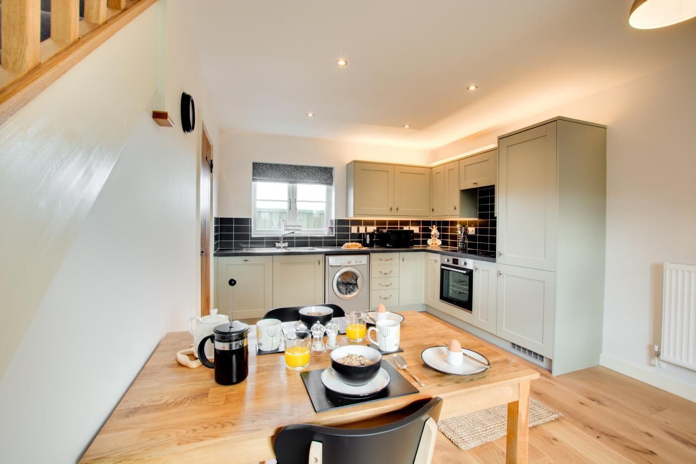 Microwave, oven, cookware/dishes/utensils