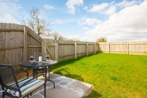 Outdoor dining - 1 Bed in Ringstead (oc-2088) (Ringstead)