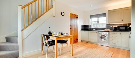 Microwave, oven, cookware/dishes/utensils