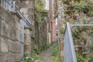 Property grounds - 2 Bed in Whitby (oc-w970b) (Whitby)