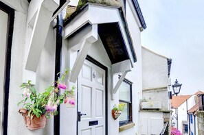 Exterior detail - 2 Bed in Whitby (oc-w970b) (Whitby)