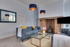 TV, fireplace - 2 Bed in Beadnell (oc-gd1889) (Beadnell)