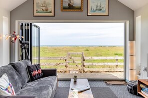 TV, fireplace - 2 Bed in Walcott (oc-s32403) (Walcott)