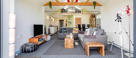 Televisión, chimenea