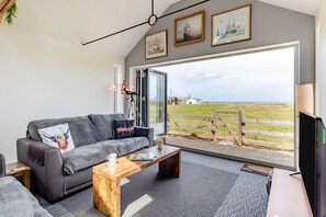 TV, fireplace - 2 Bed in Walcott (oc-s32403) (Walcott)