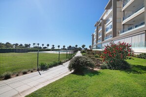Property grounds - Los Flamencos Isla Canela I Apartment – Beachfront with Sea Views (Isla Canela)