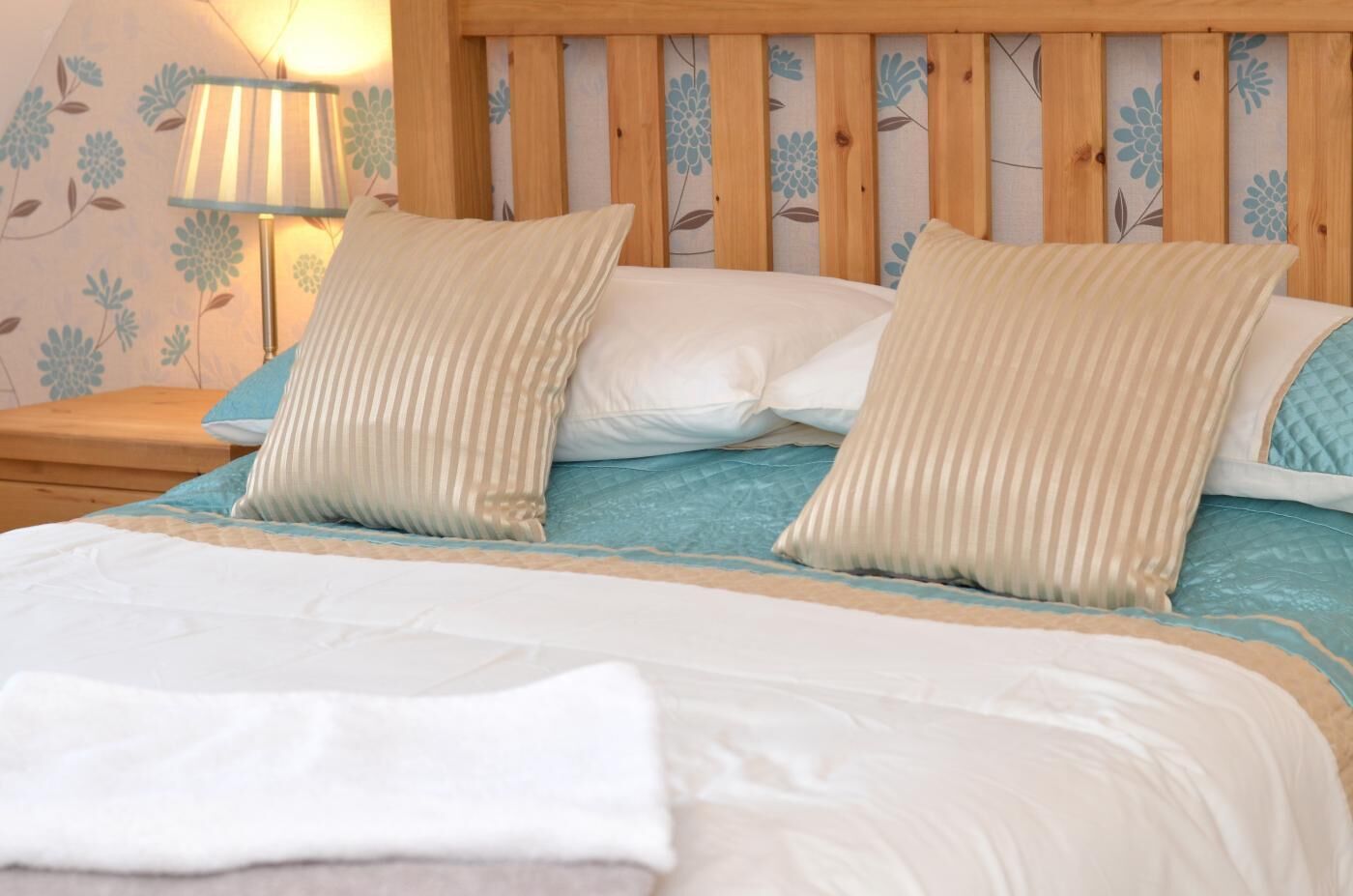 Ferros/tábuas de passar roupa, Wi-Fi de cortesia, roupa de cama