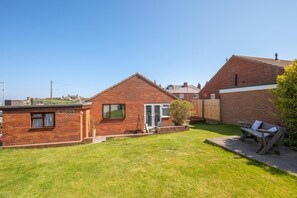 Terrace/patio - 2 Bed in Whitby (oc-w905) (Whitby)