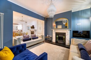 TV - 5 Bed in Whitby (oc-p32539) (Whitby)