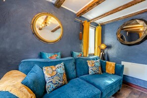 TV - 2 Bed in Whitby (oc-w725a) (Whitby)