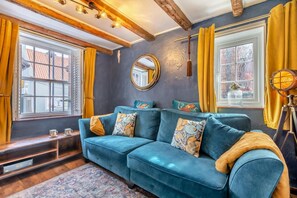 TV - 2 Bed in Whitby (oc-w725a) (Whitby)