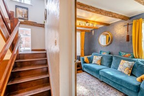 TV - 2 Bed in Whitby (oc-w725a) (Whitby)