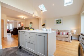 Interior - 3 Bed in Padstow (oc-s32431) (Padstow)