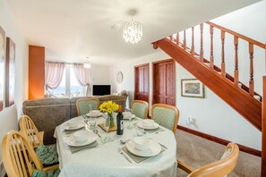 Dining - 4 Bed in Port Mulgrave (oc-wa302) (Port Mulgrave)