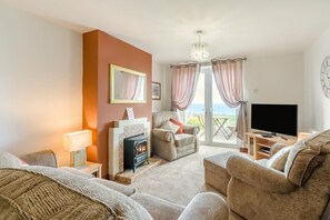 TV - 4 Bed in Port Mulgrave (oc-wa302) (Port Mulgrave)