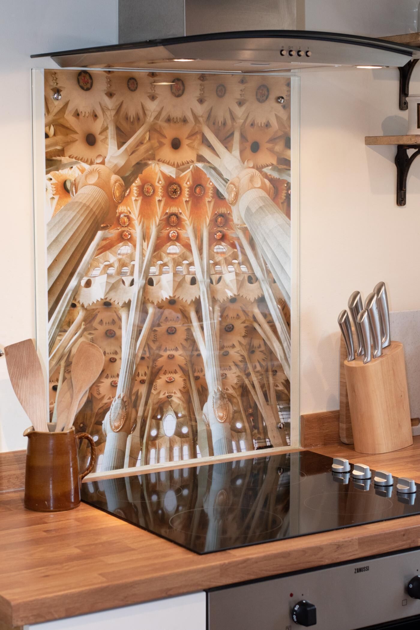 Microondas, horno, lavavajillas y utensilios de cocina 