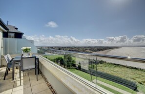 Outdoor dining - 2 Bed in Saunton (oc-10ocea) (Croyde)