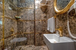 Shower, hair dryer, bathrobes, slippers - S White Hotel (Konyaalti)