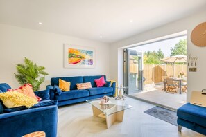 TV - 4 Bed in Wrentham (oc-s32281) (Wrentham)