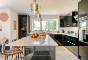 Microwave, oven, dishwasher, high chair - 4 Bed in Wrentham (oc-s32281) (Wrentham)