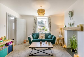 TV - 4 Bed in Wrentham (oc-s32281) (Wrentham)