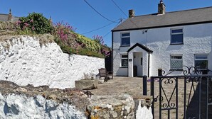 A white building with a stone wall and a gate. - 3 Bed in Maudlam (oc-i32375) (Maudlam)