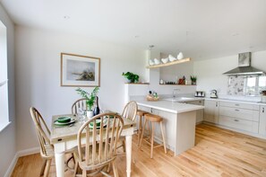 Dining - 2 Bed in Newton (oc-swro) (Newton)