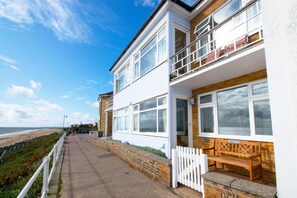 Property grounds - 2 Bed in Southwold (oc-4east) (Southwold)