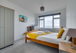 Iron/ironing board, free WiFi, bed sheets - 2 Bed in Southwold (oc-4east) (Southwold)