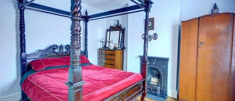 3 chambres, fer et planche à repasser, lit de bébé portatif