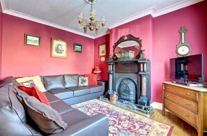 TV, fireplace - 3 Bed in Whitby (oc-w023) (Whitby)