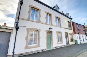 Exterior - 3 Bed in Whitby (oc-w023) (Whitby)