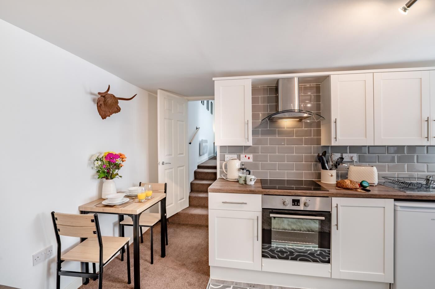 Microwave, oven, cookware/dishes/utensils