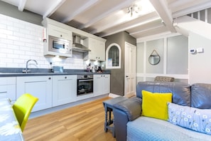 Interior - 2 Bed in Whitby (oc-w322) (Whitby)