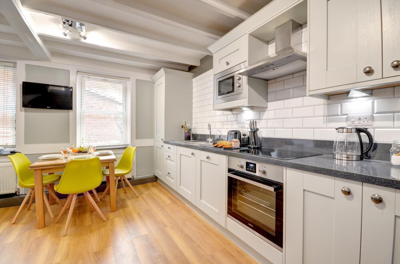 Microwave, oven, dishwasher, cookware/dishes/utensils