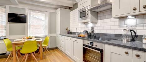 Microwave, oven, dishwasher, cookware/dishes/utensils