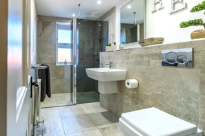 Towels - 2 Bed in Whitby (oc-w322) (Whitby)