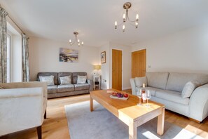 TV - 3 Bed in Mumbles (oc-hh386) (The Mumbles)