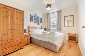 2 bedrooms, iron/ironing board, bed sheets - 2 Bed in Whitby (oc-w975) (Whitby)