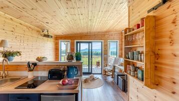 Micro-ondes, four, chaise haute