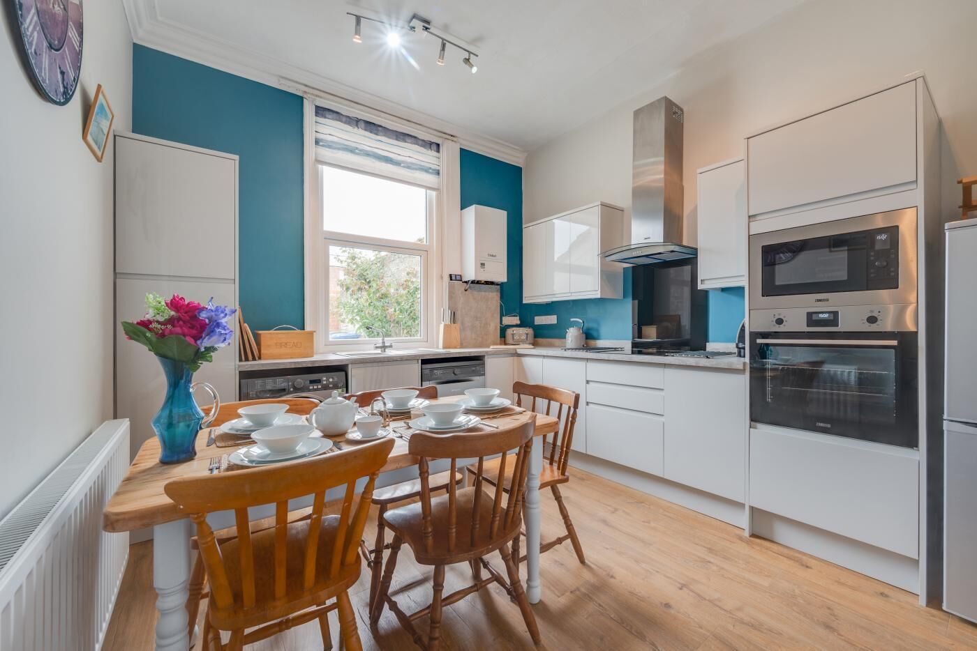 Microwave, oven, dishwasher, cookware/dishes/utensils