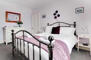 3 bedrooms, iron/ironing board, free WiFi, bed sheets - 3 Bed in Whitby (oc-w145) (Whitby)