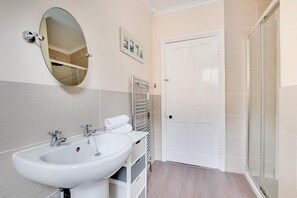 Towels - 3 Bed in Whitby (oc-w145) (Whitby)