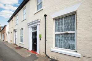 Exterior detail - 3 Bed in Whitby (oc-w145) (Whitby)