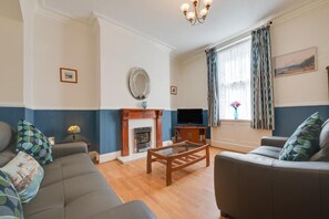 TV - 3 Bed in Whitby (oc-w145) (Whitby)