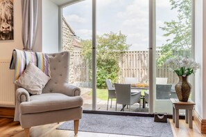 TV - 3 Bed in Cawton (oc-t32407) (Cawton)