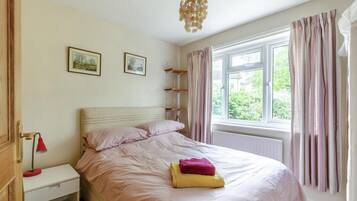 Iron/ironing board, free WiFi, bed sheets