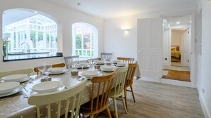 Unclassified image, 3 of 33, button - 5 Bed in Southwold (oc-tomill) (Southwold)